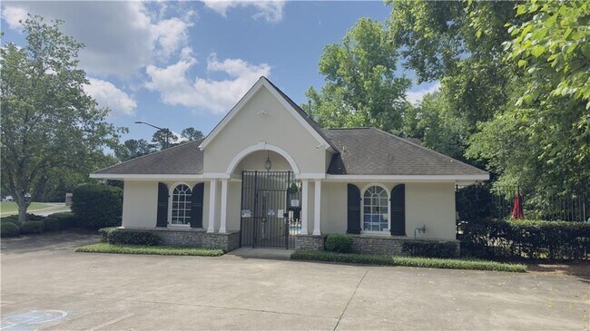 Building Photo - 2503 Regency Lake Dr