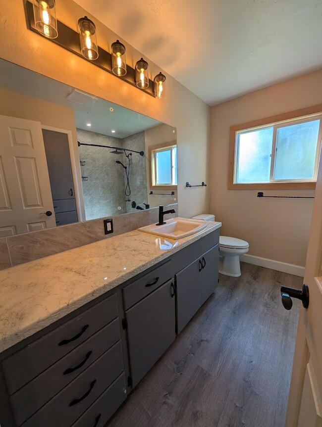 Building Photo - 3 bedroom 2 bath Pet-Friendly House with Amazing Backyard!