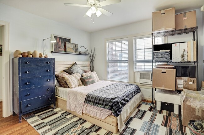 Building Photo - 2112 Banks St