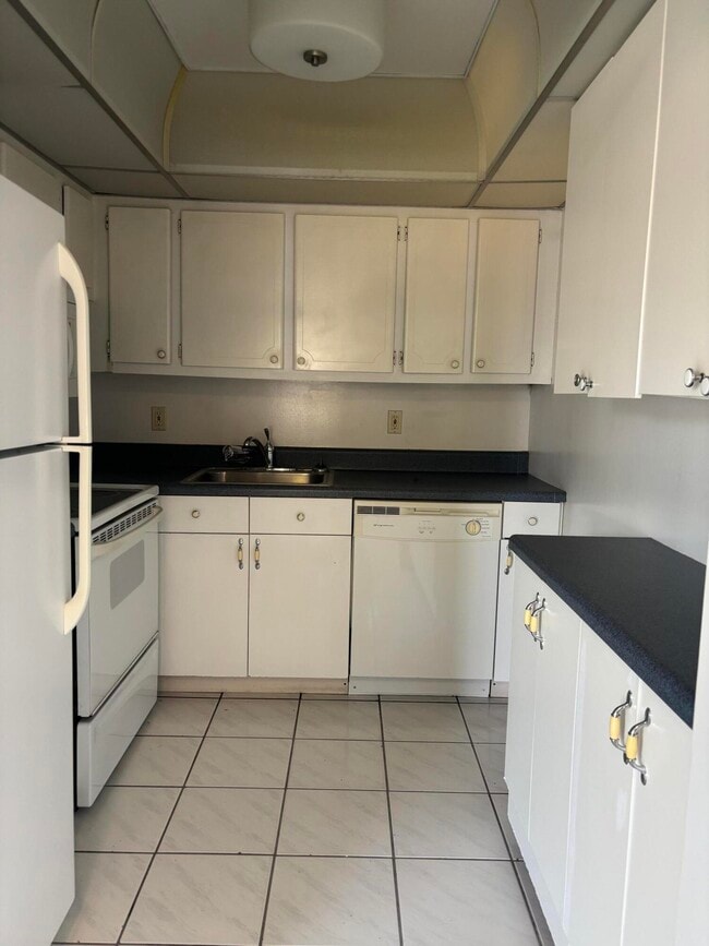 Building Photo - 75 Sheffield D