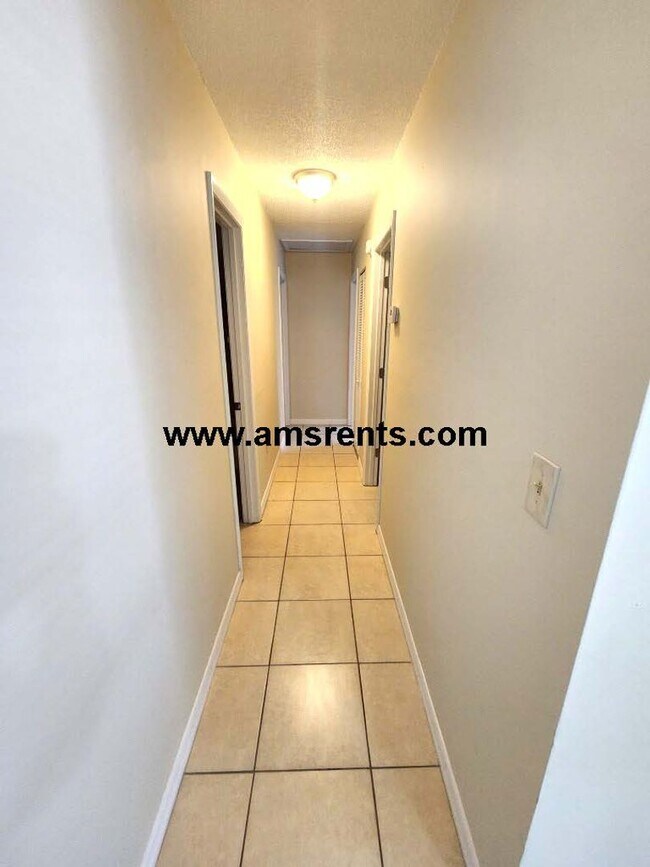 Building Photo - Charming 3-bedroom, 2-bathroom home in Poinciana