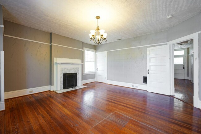 Building Photo - Beautiful 3BR in Birmingham’s Historic Highlands – Don't Miss Out!