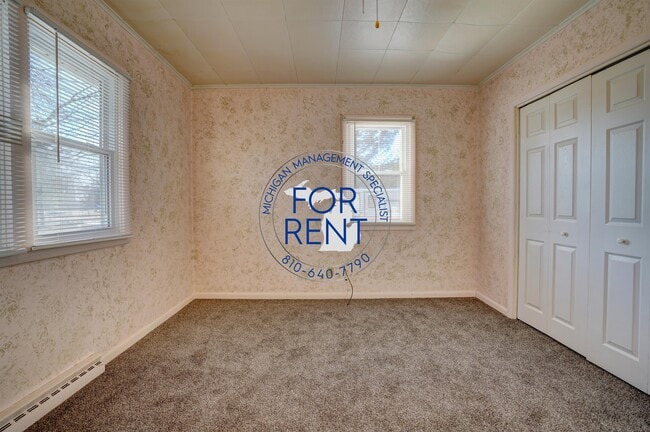 Building Photo - 1327 E Hurd Rd