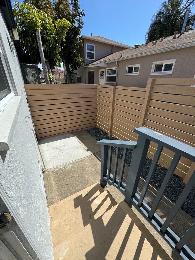 Building Photo - Pacific Beach: 1 Bedroom w/ Remodeled Kitc...