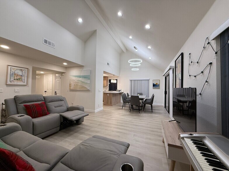 Building Photo - 4639 Executive Dr