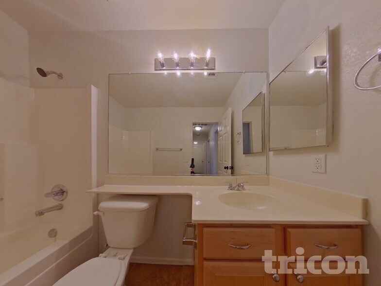 Building Photo - 2030 N 108th Dr