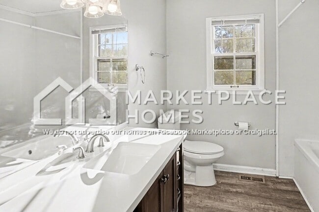 Building Photo - 201 Larkwood Dr SW