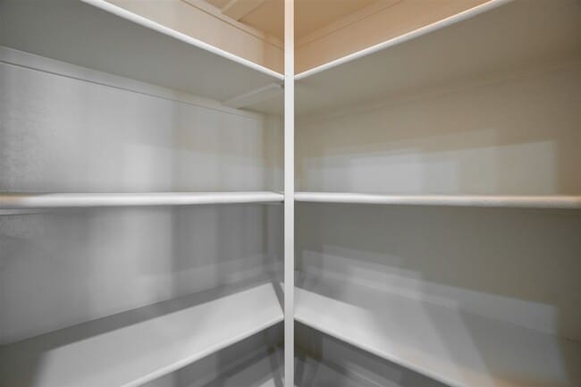 Building Photo - 3 bed 2 bath home for Rent in Quailwood!