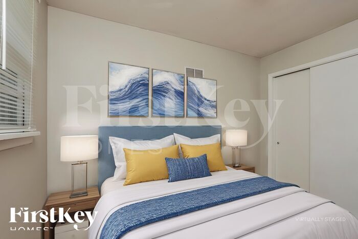 Building Photo - 1355 Del Rey Dr