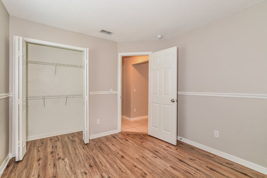 Building Photo - 16512 Golden Eagle Blvd
