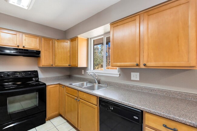 Building Photo - 7634 Newland St