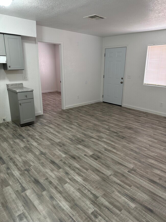 Building Photo - 1123 W Fillmore St