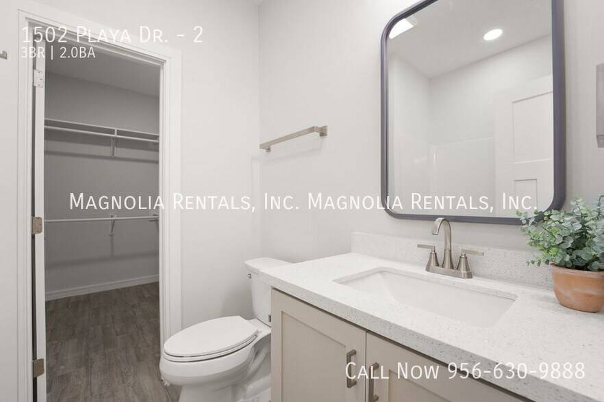 Building Photo - 1502 Playa Dr