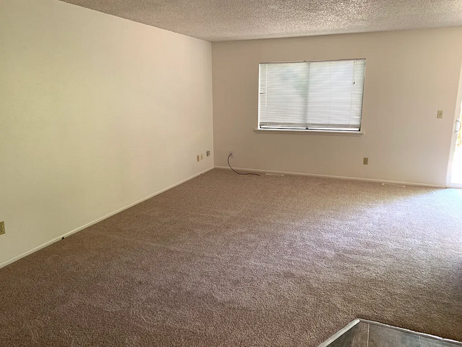 Building Photo - Pleasant Gunbarrel home 3/2.5/2 car