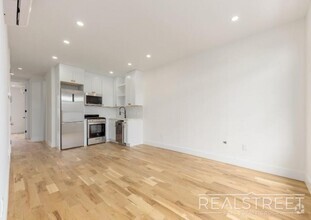 Building Photo - 3 bedroom in BROOKLYN NY 11233