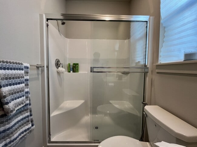 Building Photo - Spacious 5BR Home Near Mountainside High School with Loft, Balcony & Large Kitchen