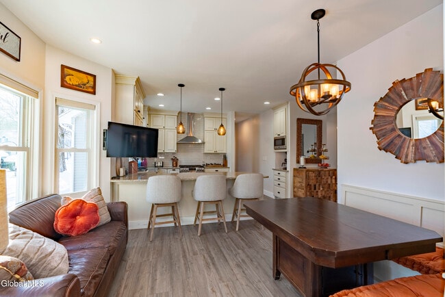 Building Photo - 2 Horizon Dr