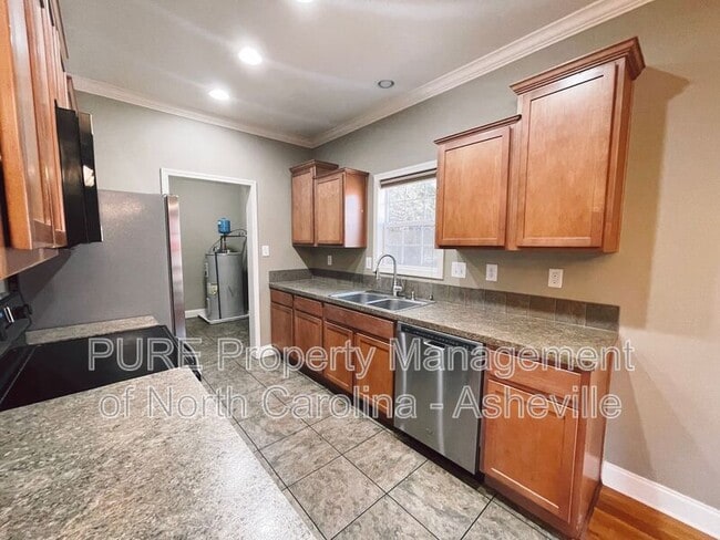 Building Photo - 36 Delaware Ave