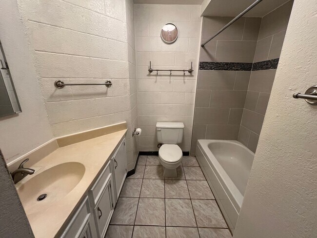 Building Photo - Acacia Park (Pearl City) - 2 bedrooms, 1 bathroom, 1 parking, AC, full size washer/dryer