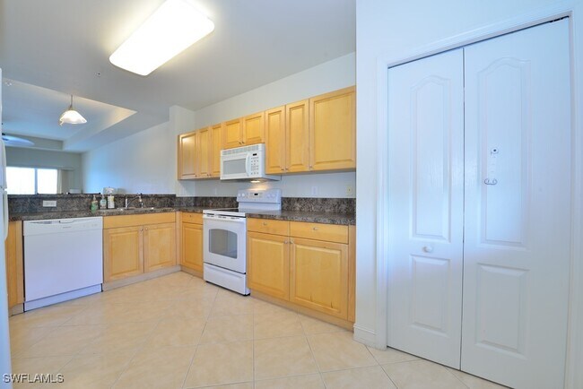 Building Photo - 7812 Regal Heron Cir