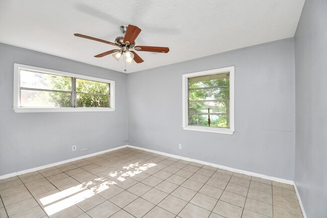 Building Photo - 6713 Neff St