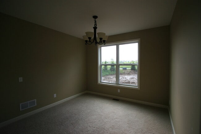 Building Photo - Stunning 5BR/3.5BA Single Family Home w/ 3...