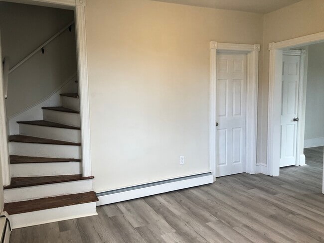 Building Photo - 705 Beech St