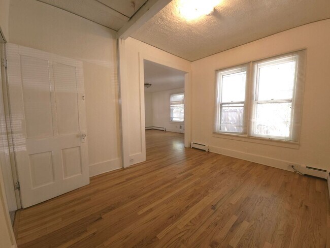 Building Photo - 2645-2647-2647 Pine St