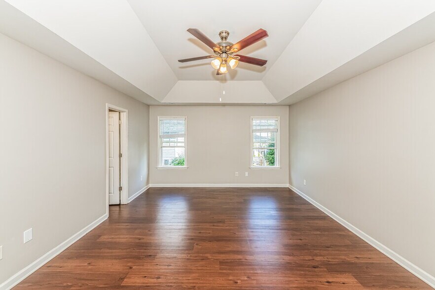 Building Photo - 6412 Willowlawn Dr