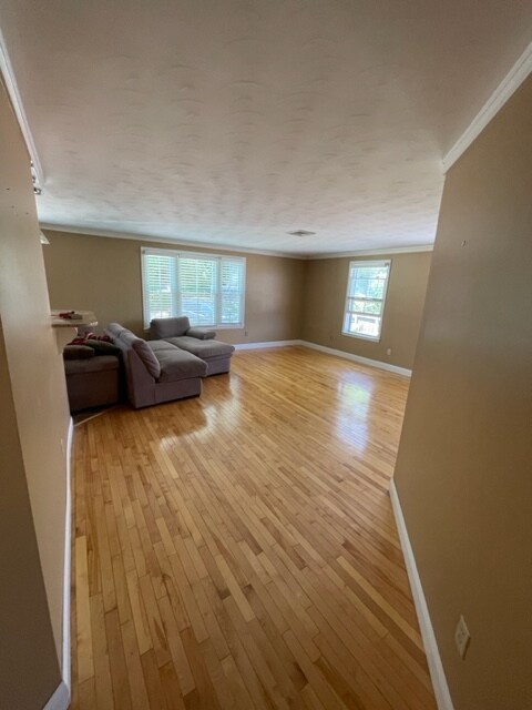 Building Photo - 37 Main St