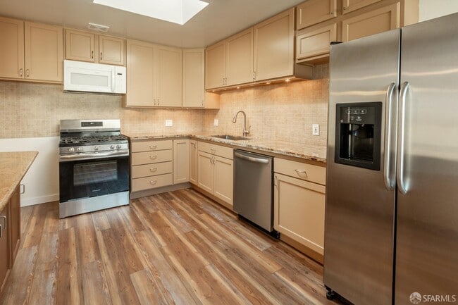 Building Photo - 316 Bridgeview Dr