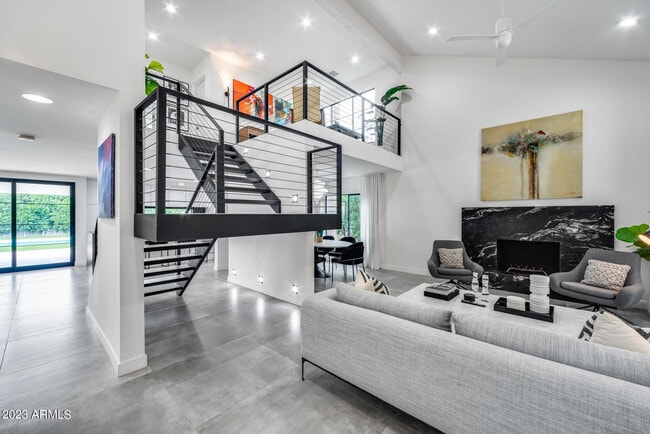 Building Photo - 8618 N Timberlane Dr