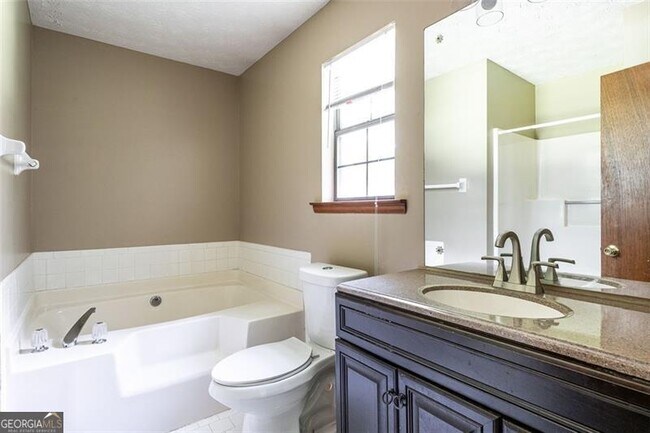 Building Photo - 310 Summerwood Dr