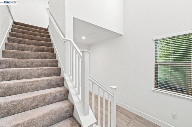 Building Photo - 33 Roccolino Ln
