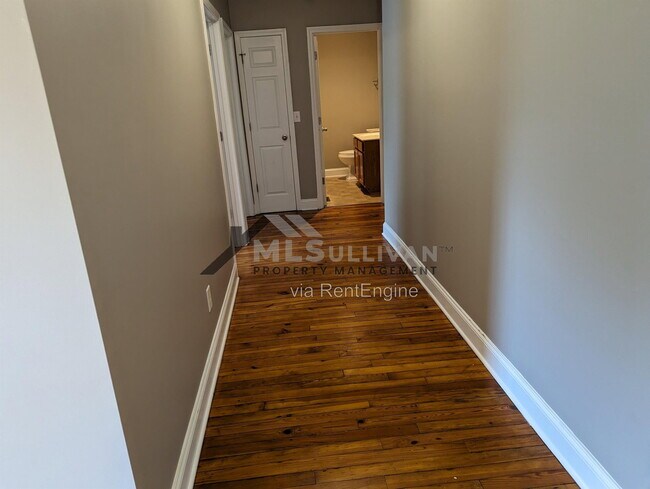 Building Photo - 608 N Maple St