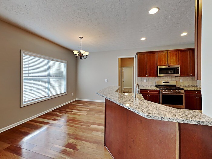 Building Photo - 486 Astoria Way