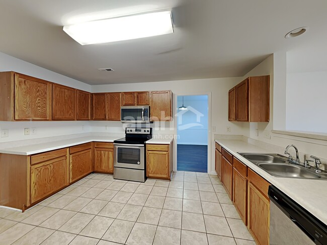 Building Photo - 5124 Kiev Dr