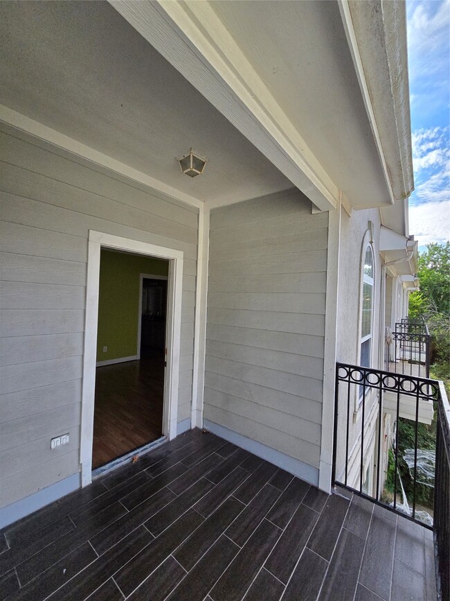 Building Photo - 11045 Landswalk Dr