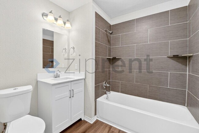 Building Photo - 317 Jones St