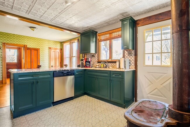 Building Photo - 19 Pine St