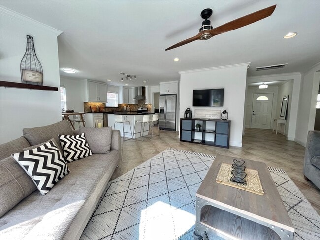 Building Photo - 5711 Belrose Dr