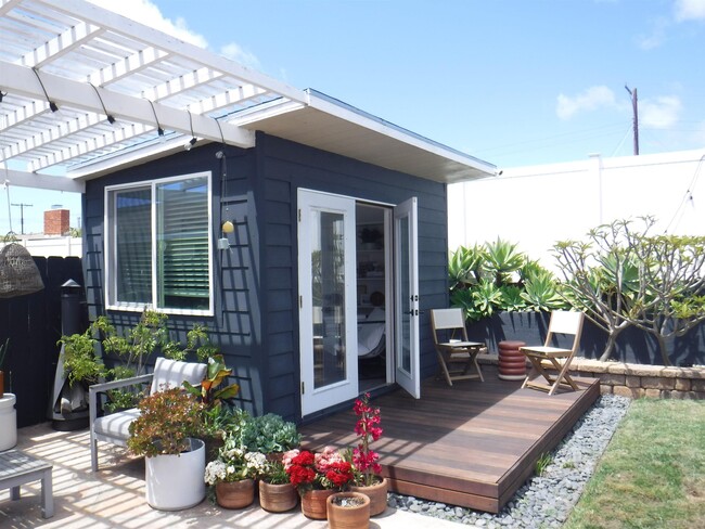 Building Photo - 4970 Mt Almagosa Dr