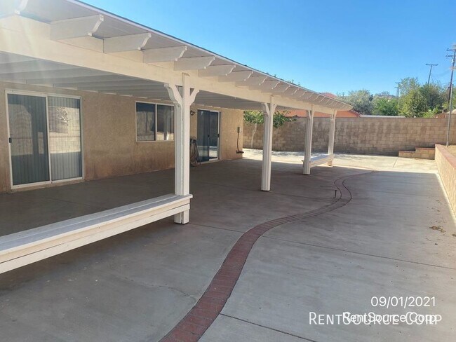 Building Photo - 4 Bedroom ~ 2 Bath Home for Rent in Palmdale