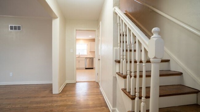 Building Photo - 629 E Meyer Blvd