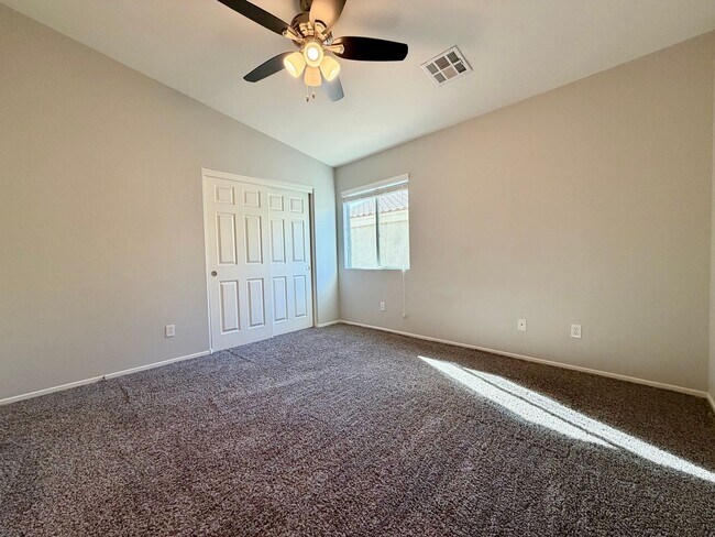 Building Photo - 2 bedroom townhome with back yard in Boulder Ranch