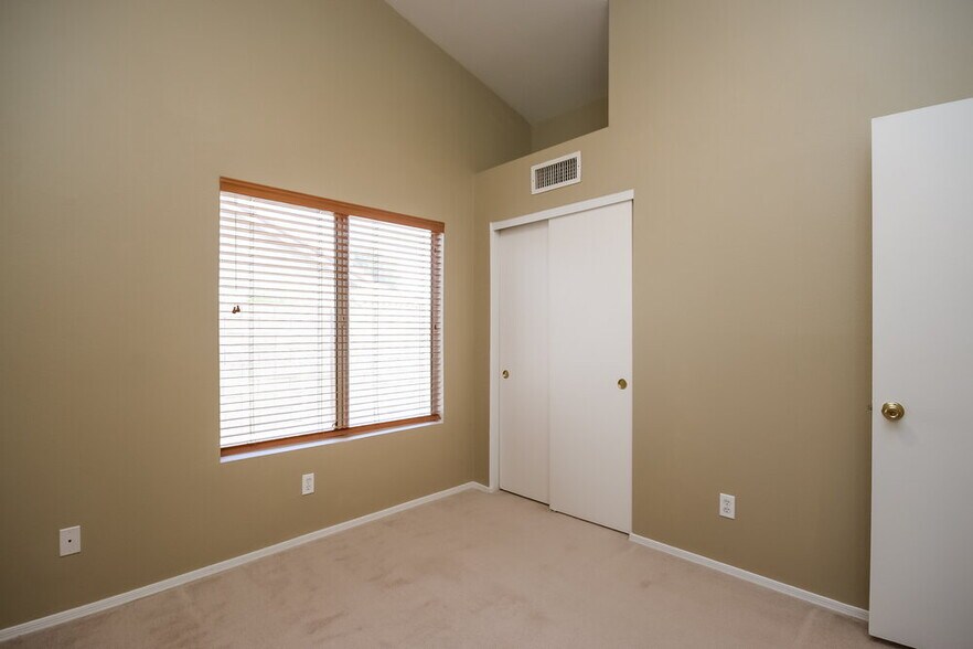 Building Photo - 7205 W Los Gatos Dr