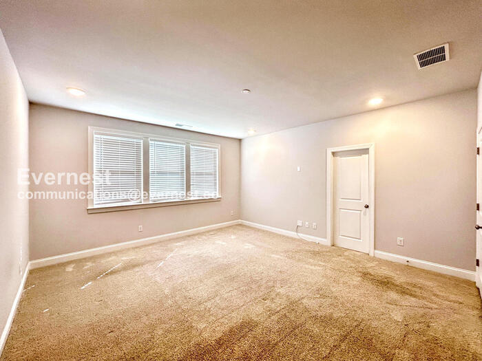 Building Photo - 331 Caledonia Ct