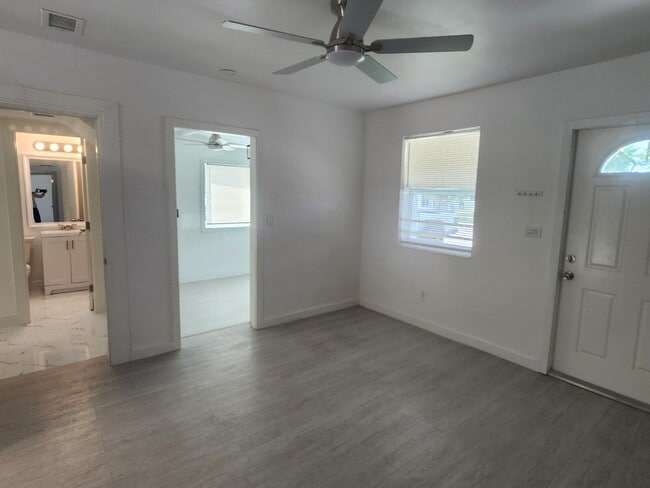 Building Photo - 1754 NE 48th Ct