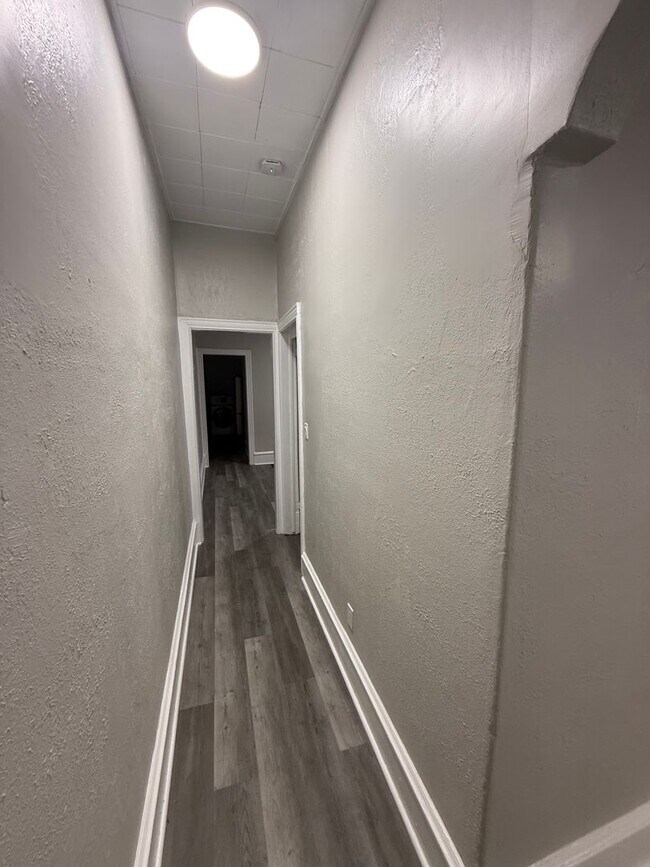 Building Photo - 28 N 50th St