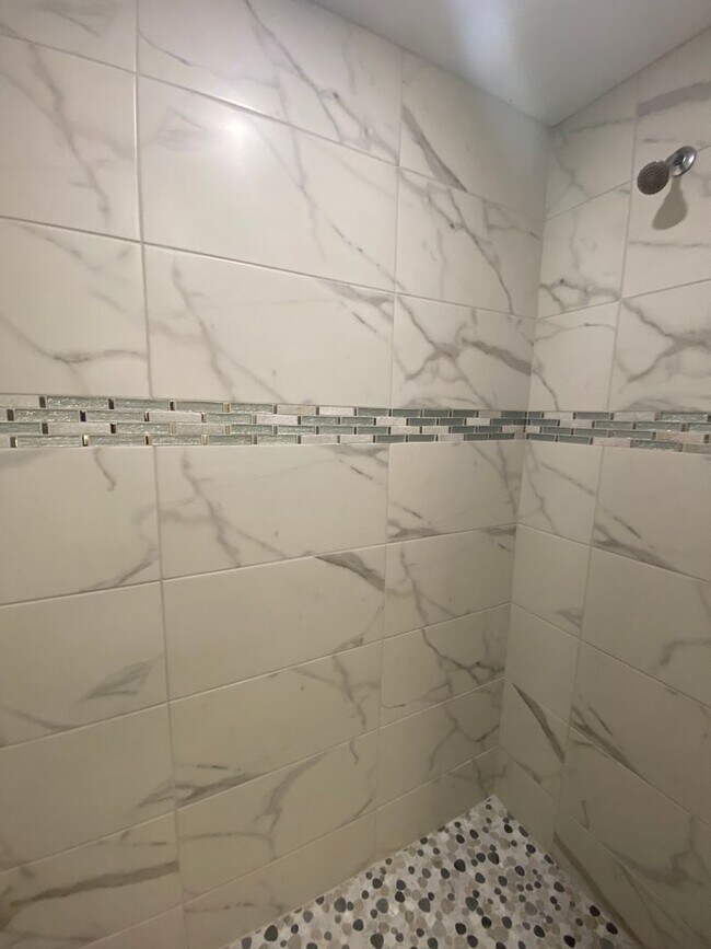 Building Photo - 3019 SW 4th Ave